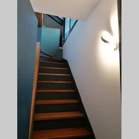 Apartamento 01 Attic Mansarda Secondo Piano No Ascensore No *