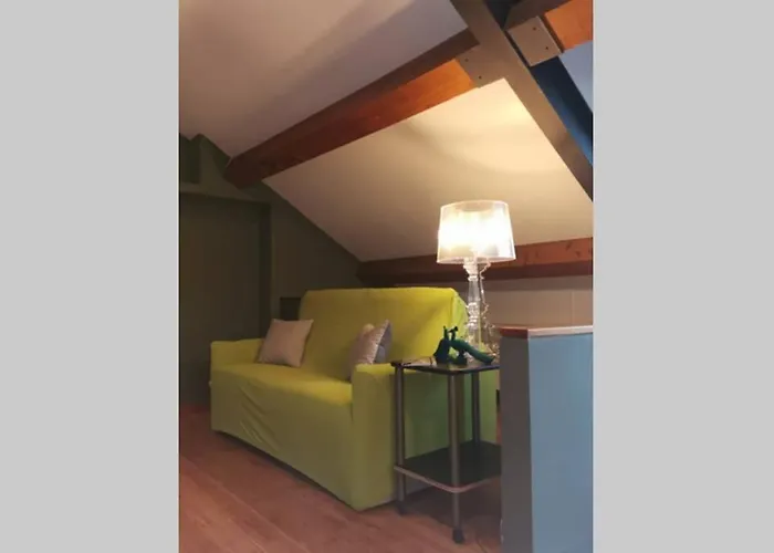 01 Attic Mansarda Secondo Piano No Ascensore No *