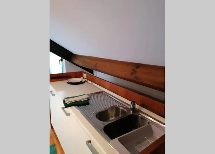 01 Attic Mansarda Secondo Piano No Ascensore No *